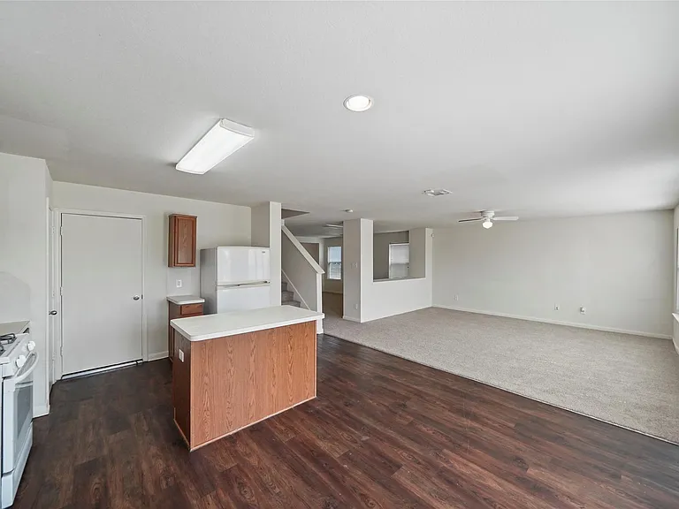 3610 Avalon Castle Dr — Photo 3