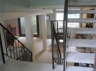 9 Elizabeth Rd, Mansfield, CT 06250