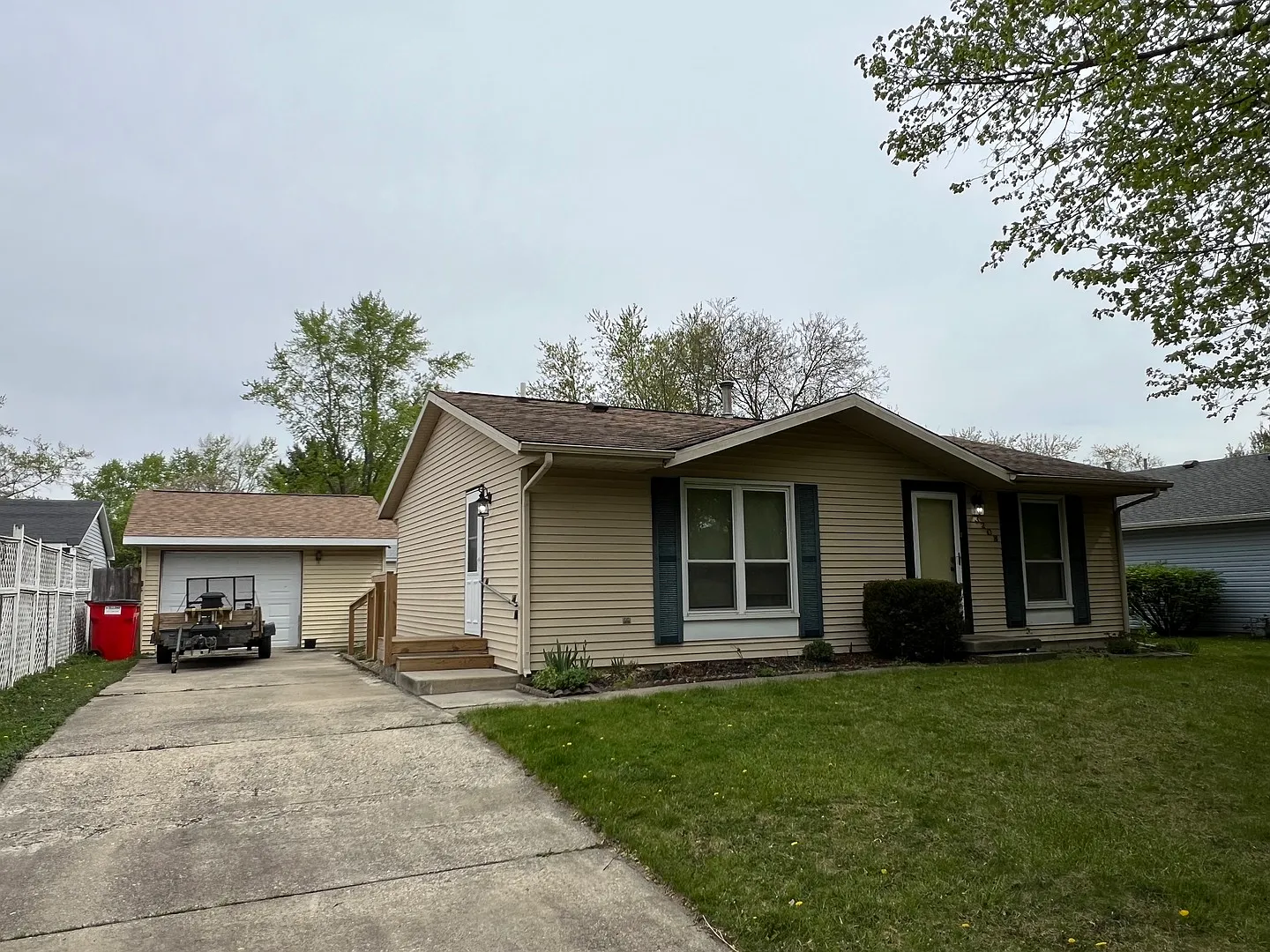 3208 W John St photo 1