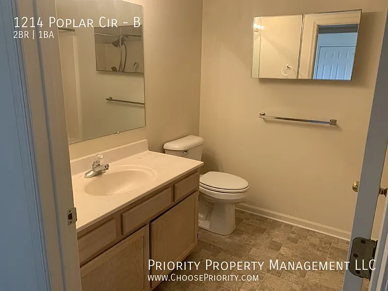 1214 Poplar Cir #B — Photo 7