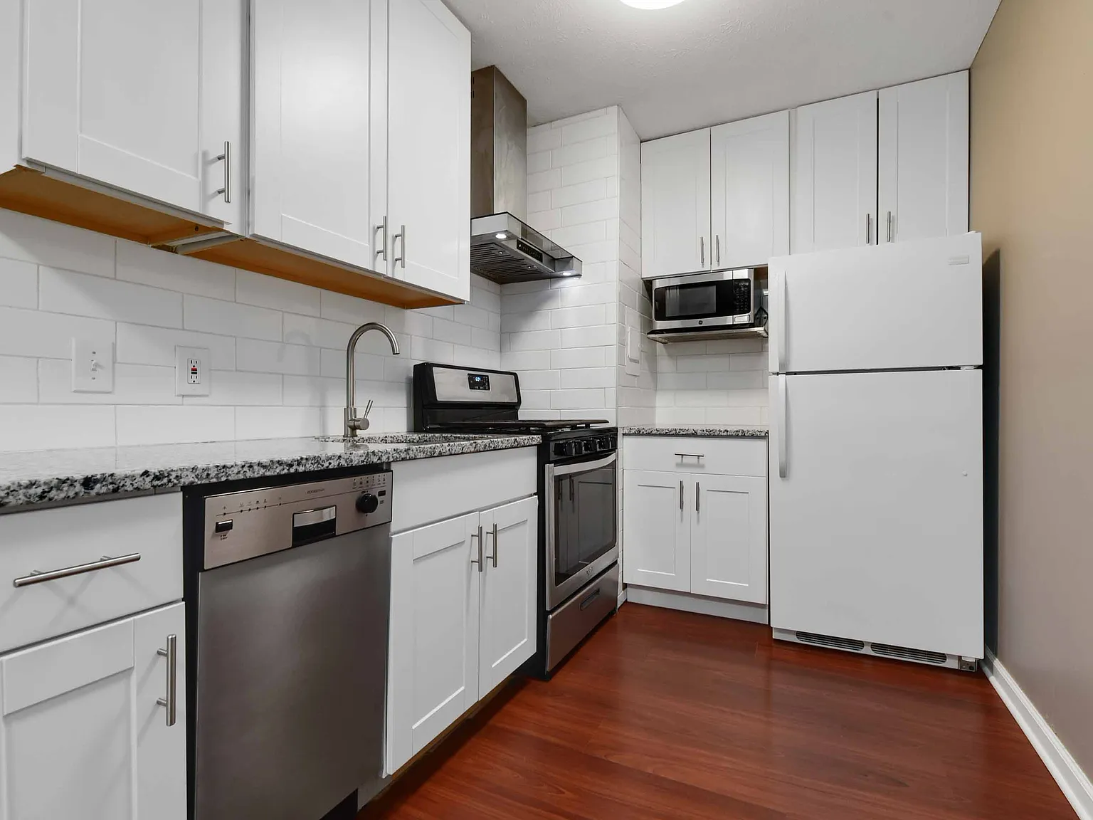 1 bed, 611 sqft, $995 — Photo 4