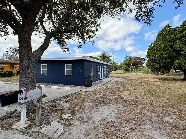 24 SW 10th Ave — Photo 24