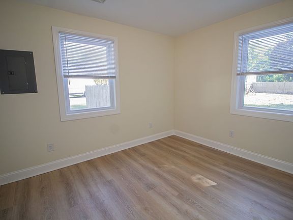 5th image of 13 Loralee Dr