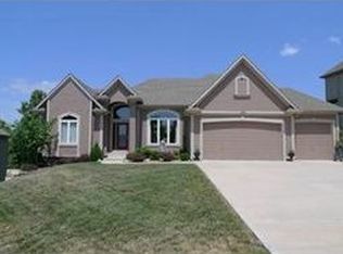 168 NE Hidden Ridge Ln, Blue Springs, MO 64064