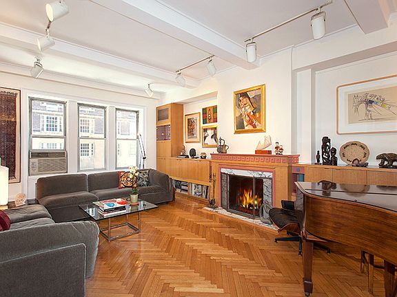 2nd image of 125 E 72nd St APT 3B