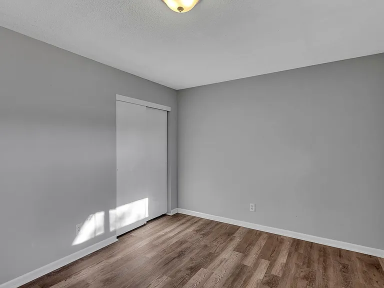 Barat Ave Apartments — Photo 15