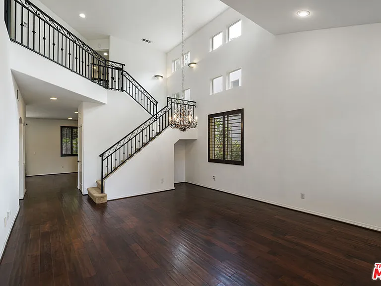14321 Hortense St — Photo 6