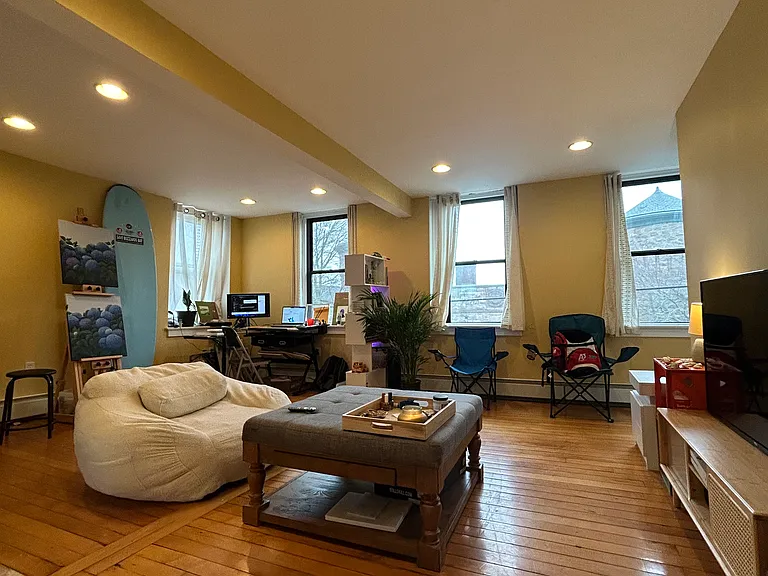 378 Thames St #4 — Photo 1