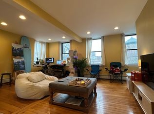 378 Thames St APT 4, Newport, RI 02840