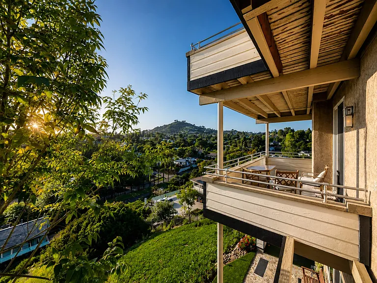 4350 Alta Mira Dr — Photo 33