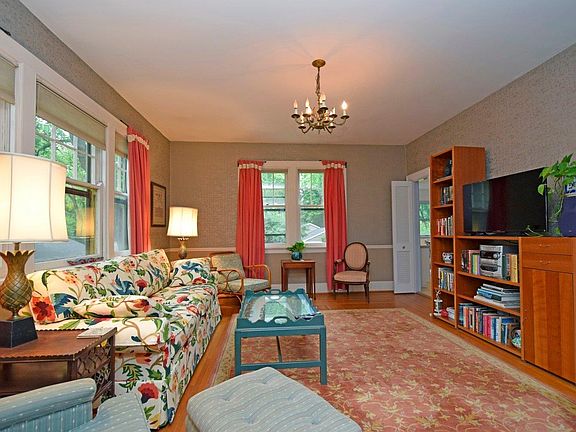 5th image of 3705 Broadview Dr