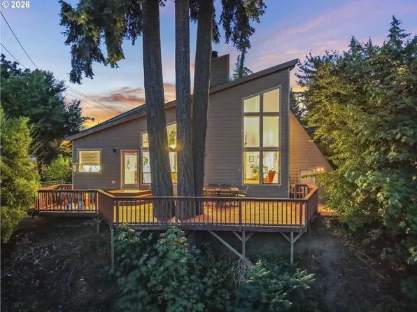 1116 N Knights Bridge Rd, Canby, OR 97013