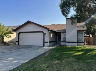 785 W Rita St, Farmersville, CA 93223