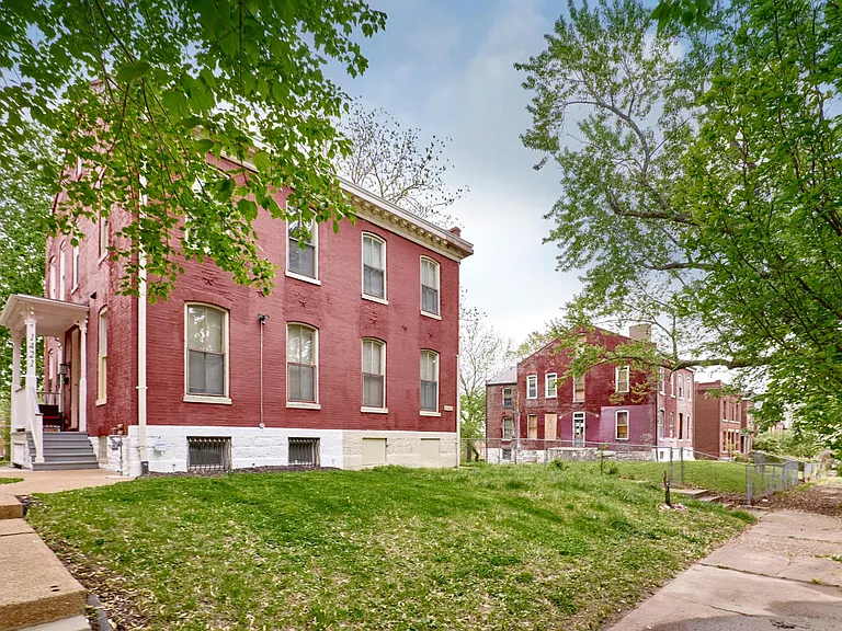 1421 N Park Pl — Photo 7