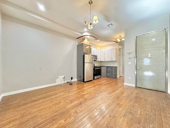 3rd image of 188 Stockholm St APT 1R