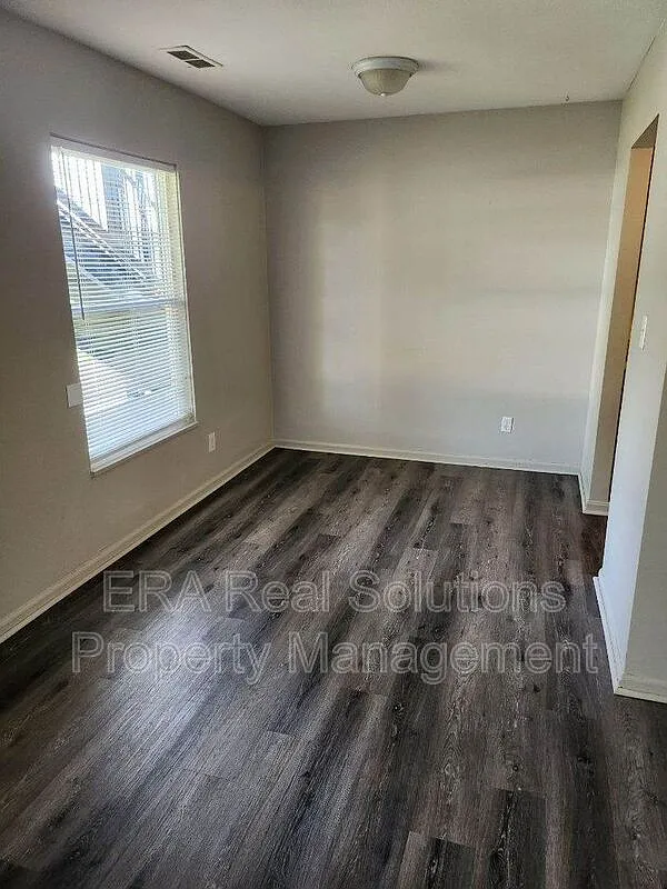 1 bed, 1.0 bath, $790 — Photo 2