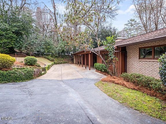 5th image of 1290 Twin Pines Ln