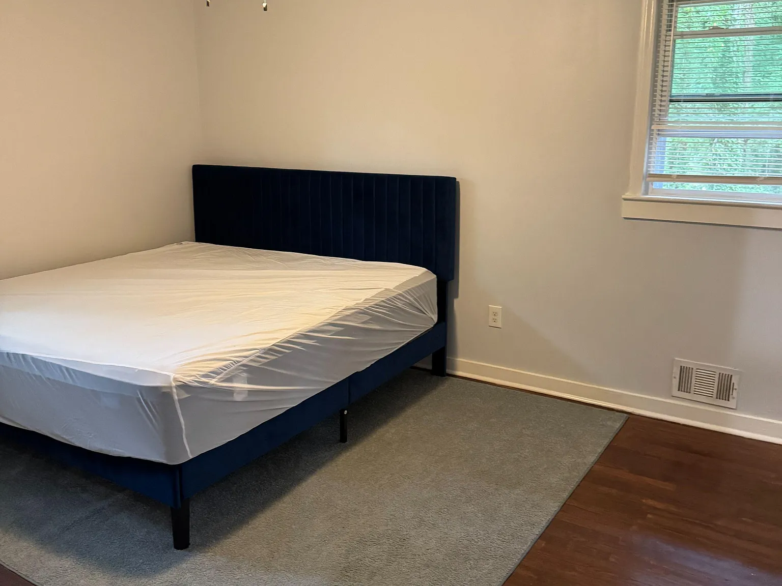 3 bed, 2.0 bath, 1600 sqft, $1,360 — Photo 1
