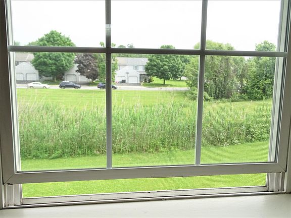5th image of 406 Parklawn Ct