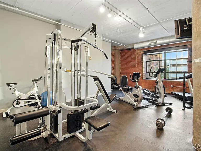 1627 Locust St #202 — Photo 41