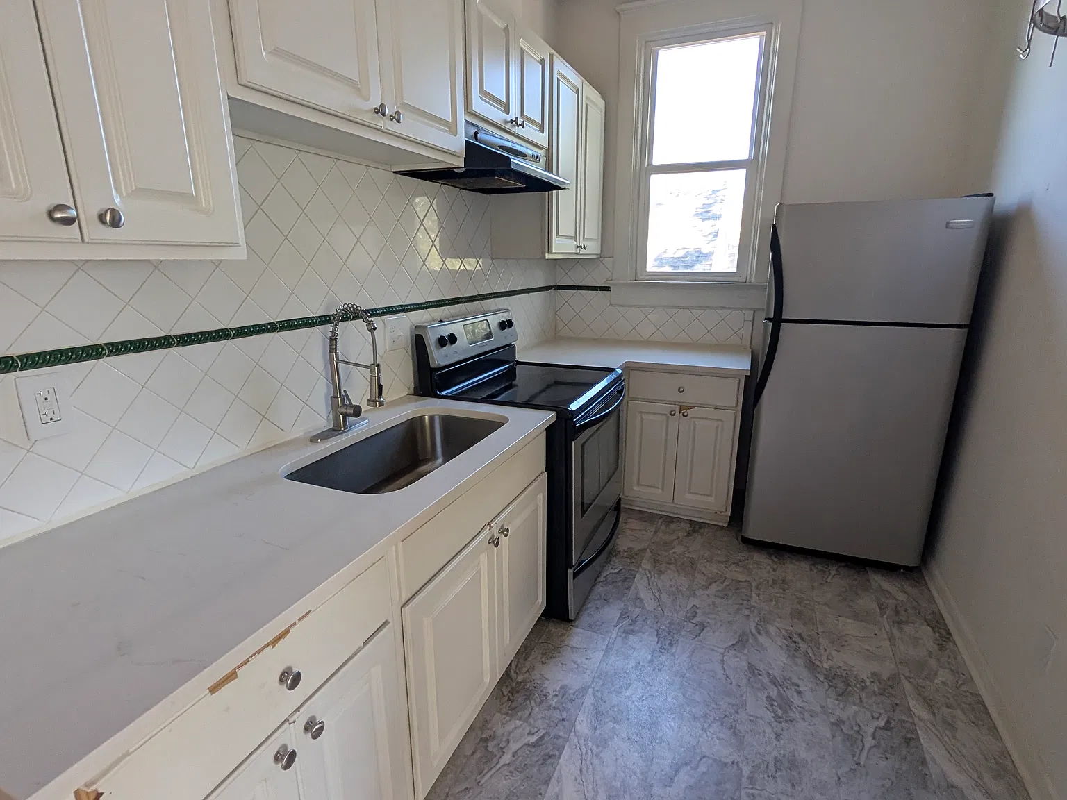 2 bed, 650 sqft, $1,755 — Photo 2