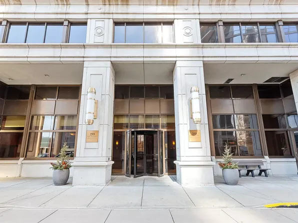 233 E 13th St, Chicago, IL 60605