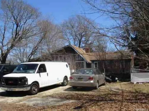 59 Broadway, Shirley, NY 11967