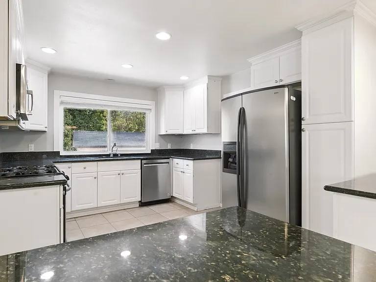 1385 Martin Ln — Photo 13