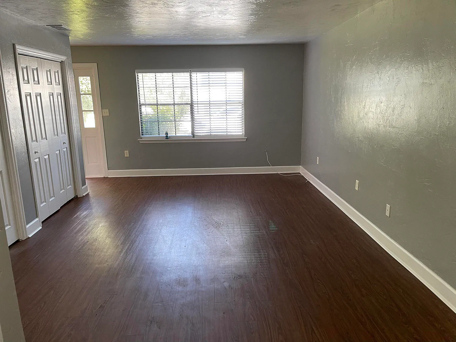2 bed, 1.5 bath, 1200 sqft, $1,200 — Photo 2
