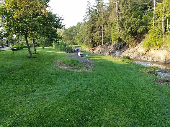 5th image of 18 Pamela Dr