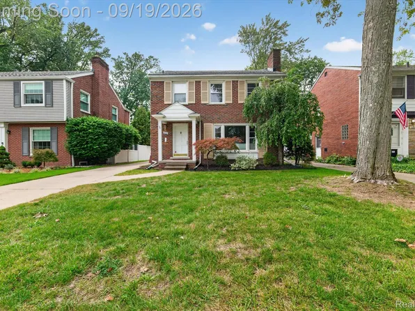 1803 Littlestone Rd, Grosse Pointe Woods, MI 48236