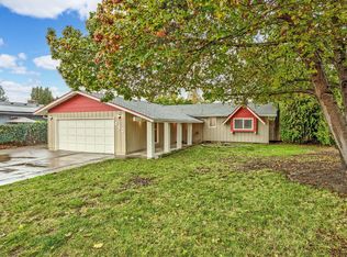 640 Hopkins Rd, Central Pt, OR 97502