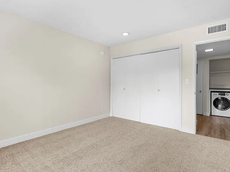 5633-45 N Topanga Canyon Blvd — Photo 15