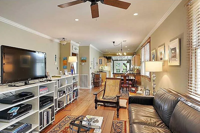 4 bed, 2200 sqft, $5,000 — Photo 2