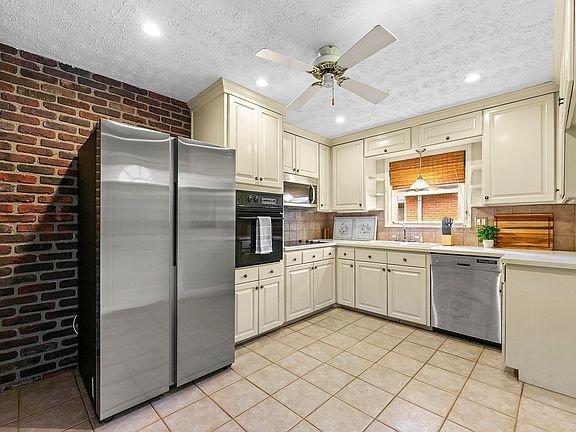 5th image of 2517 NE Warwick Circle