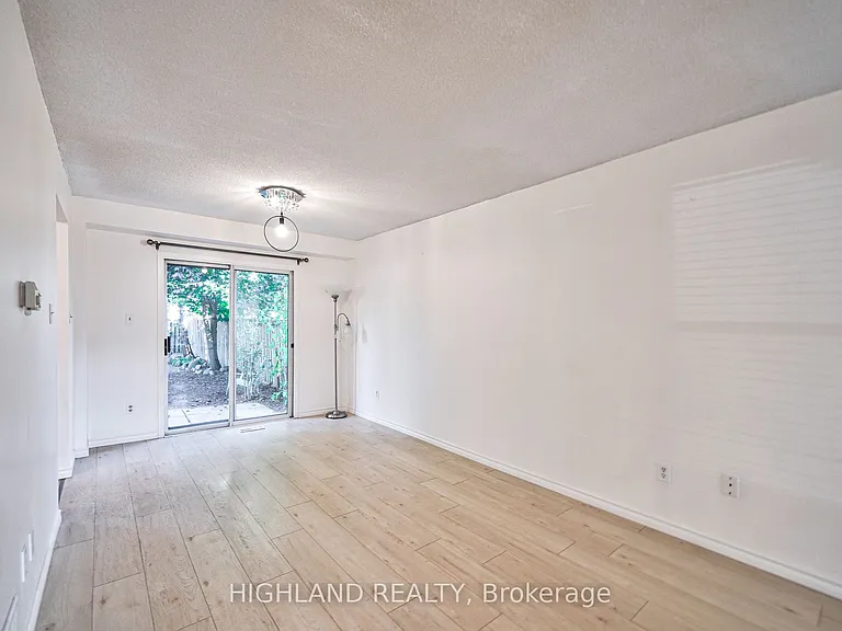6455 Tisler Cres — Photo 8