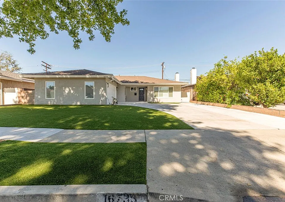 16733 Sunburst St