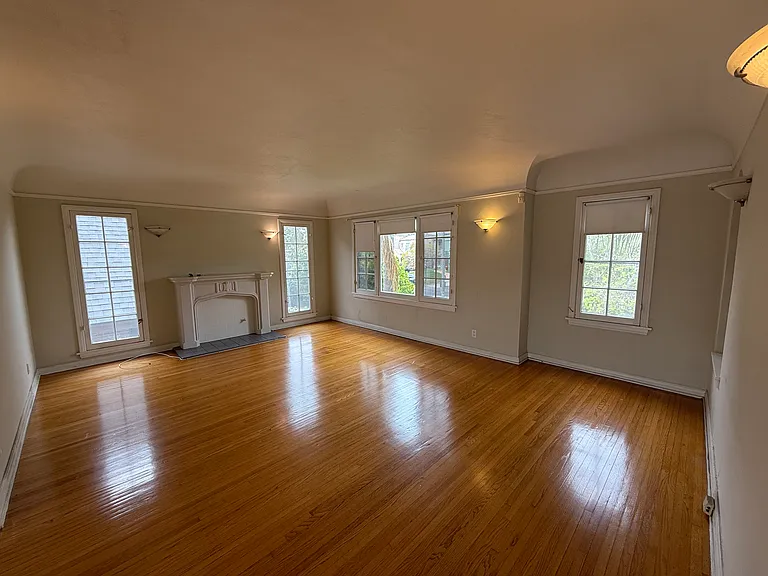 1108 S Redondo Blvd #UPPER — Photo 8