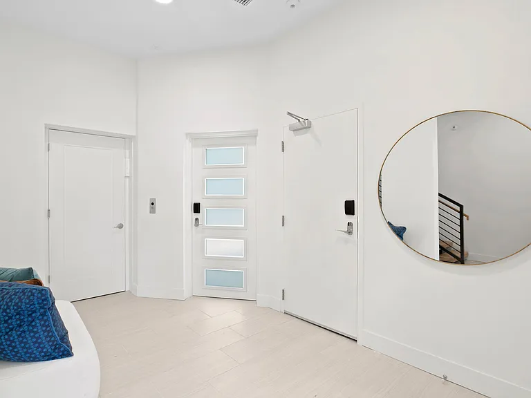 864 N Osceola Ave — Photo 5