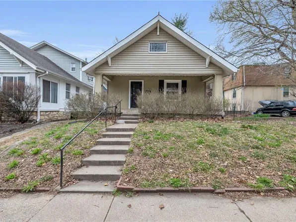 4010 Roanoke Rd, Kansas City, MO 64111