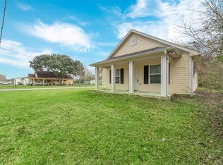 212 Belton Ln, Anahuac, TX 77514