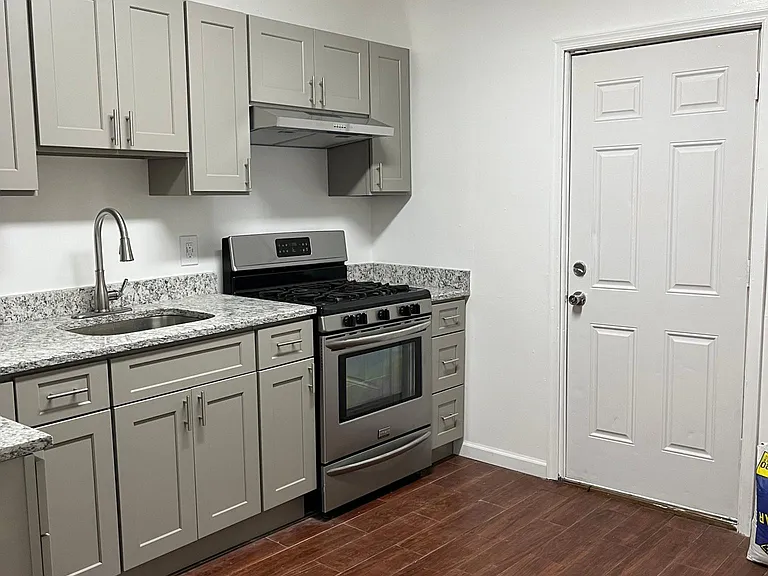 101 Stevens Ave — Photo 1