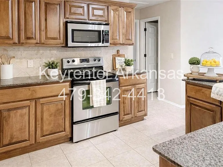 741 Venice St — Photo 4
