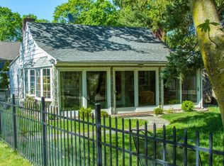 105 E Loop Rd, Staten Island, NY 10304