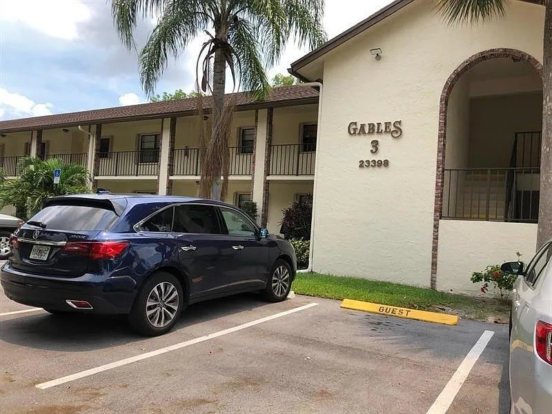 2 bed, 2.0 bath, 988 sqft, $2,200 — Photo 2