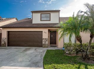 104 Beaumont Ln, Palm Beach Gardens, FL 33410