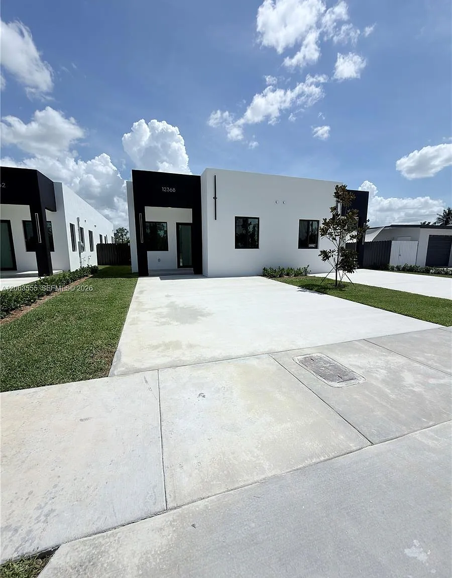 Dixie Pines 2nd Rev — Photo 1