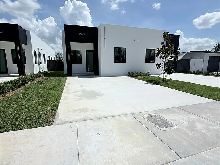 12368 SW 219th St — Photo 1