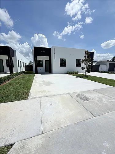 12368 SW 219th St Photo 1