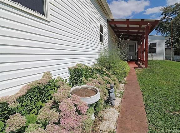 4th image of 14607 Rock Cliff Dr